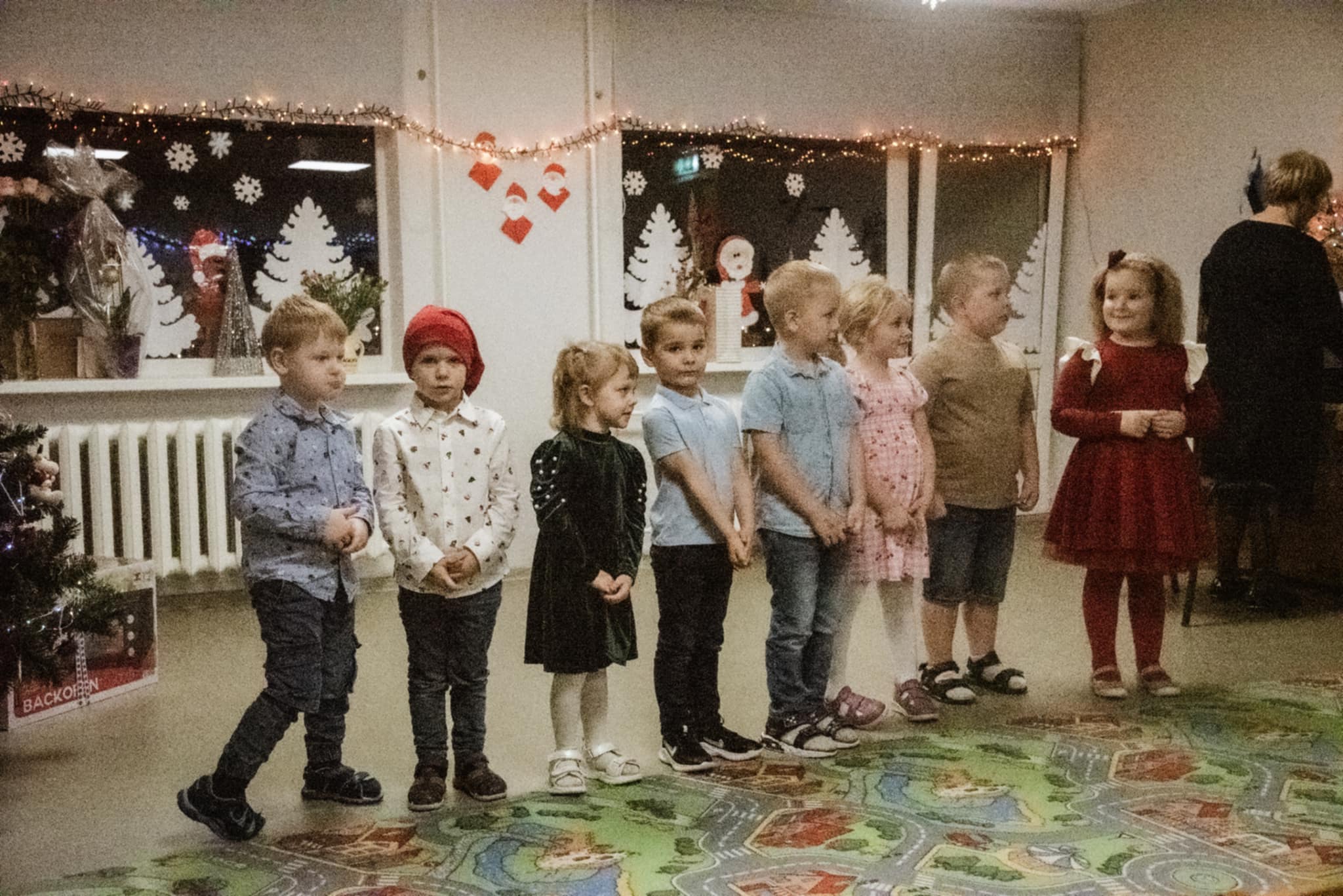 17. detsembril tähistas Õisu lasteaed oma maja 40. sünnipäeva. Juubelipäev möödus soojas ja pidulikus meeleolus, tuues kokku lasteaiapere, endised kolleegid, la